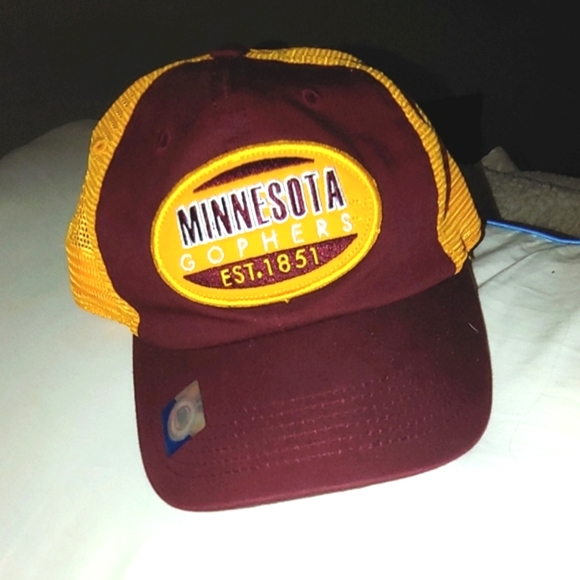 Two (2) Minnesota Gophers Baseball Hats and One (1) Soft Lunch Box/Bag. - Picture 2 of 15